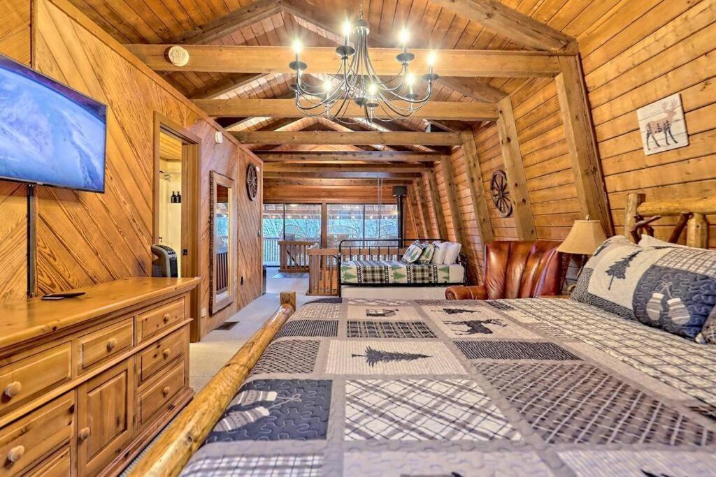 Near Downtown Helen - Hottub, Sauna, Game Room, Fire Pit エクステリア 写真