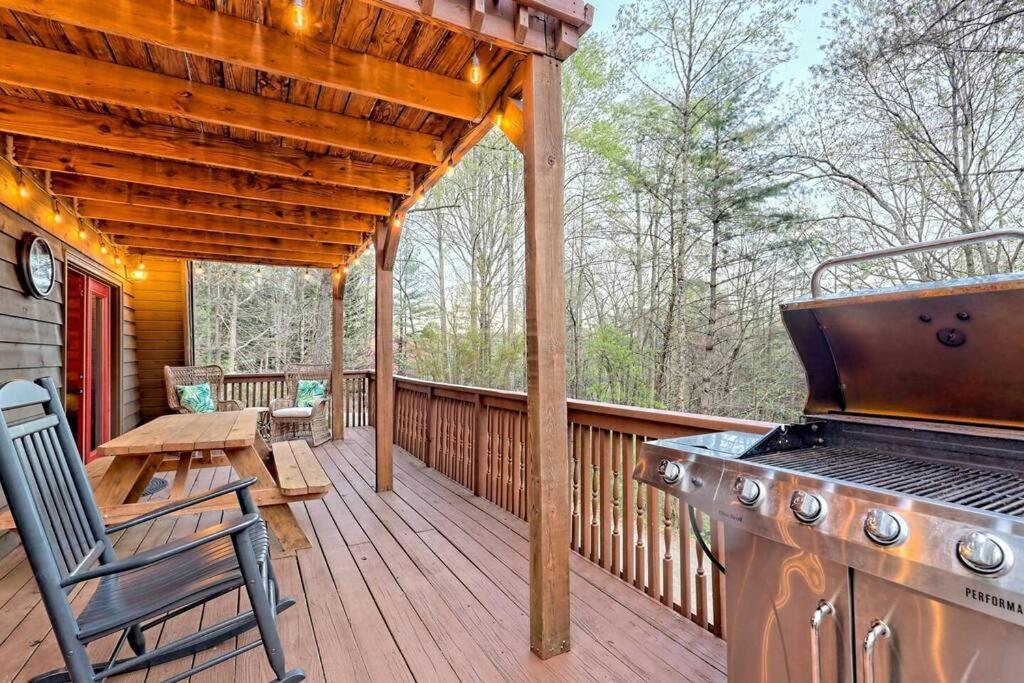 Near Downtown Helen - Hottub, Sauna, Game Room, Fire Pit エクステリア 写真