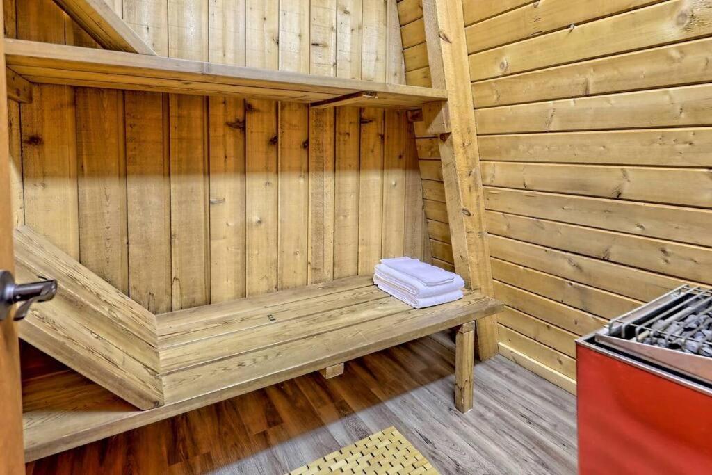 Near Downtown Helen - Hottub, Sauna, Game Room, Fire Pit エクステリア 写真