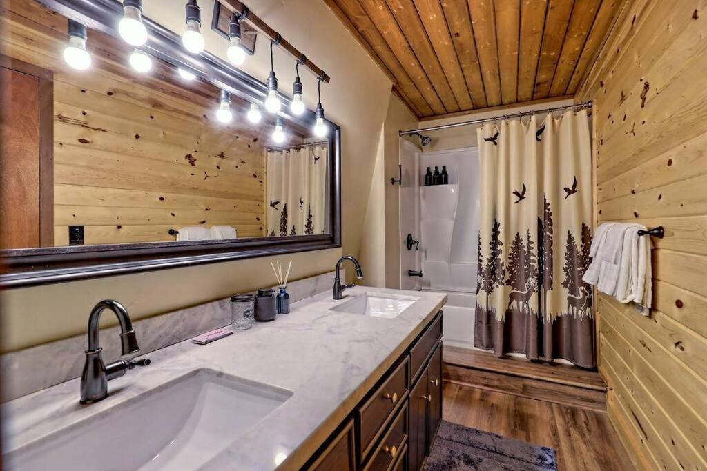 Near Downtown Helen - Hottub, Sauna, Game Room, Fire Pit エクステリア 写真