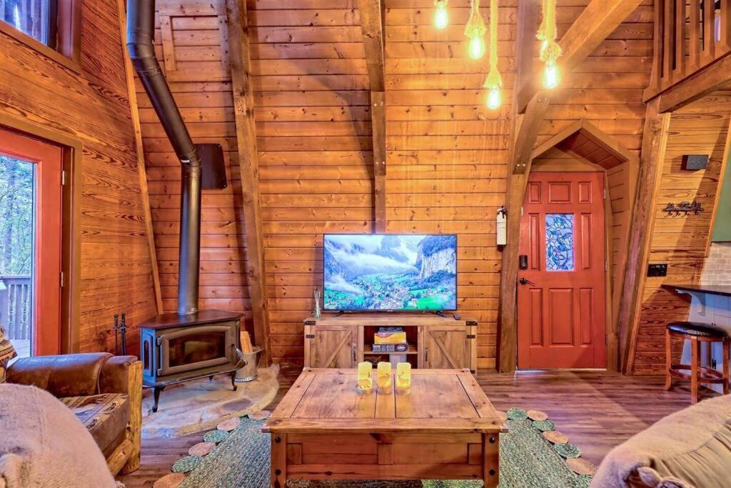 Near Downtown Helen - Hottub, Sauna, Game Room, Fire Pit エクステリア 写真